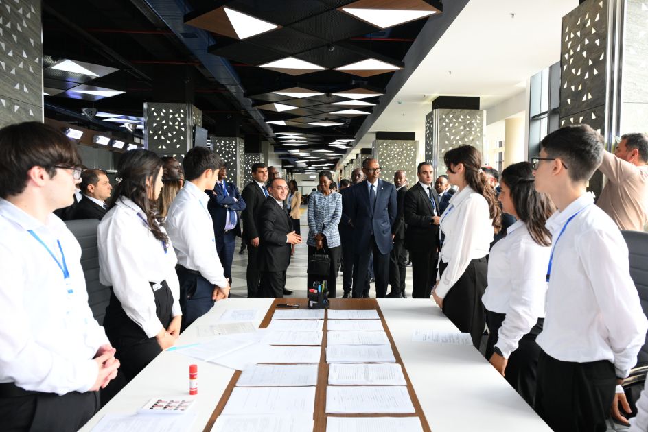 Rwandan president familiarizes himself with ASAN service model in Baku [PHOTOS]