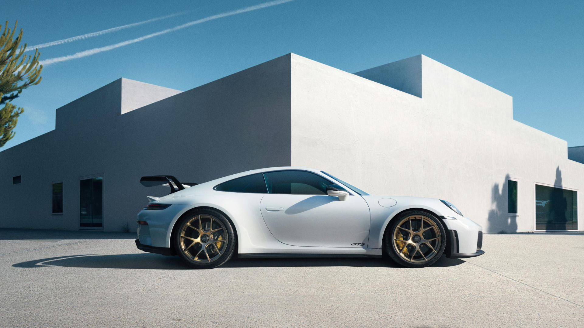 Porsche shares fall amid EV delays and DAX exit