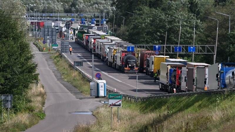 Poland to reopen border with Belarus