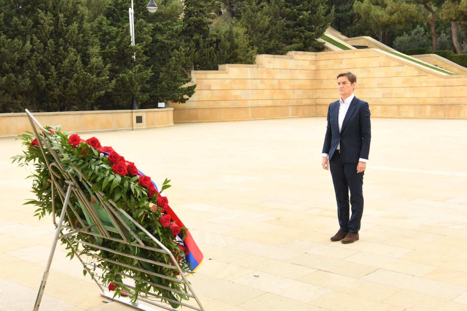 Serbian parliamentary delegation pays tribute at national memorials in Baku [PHOTOS]
