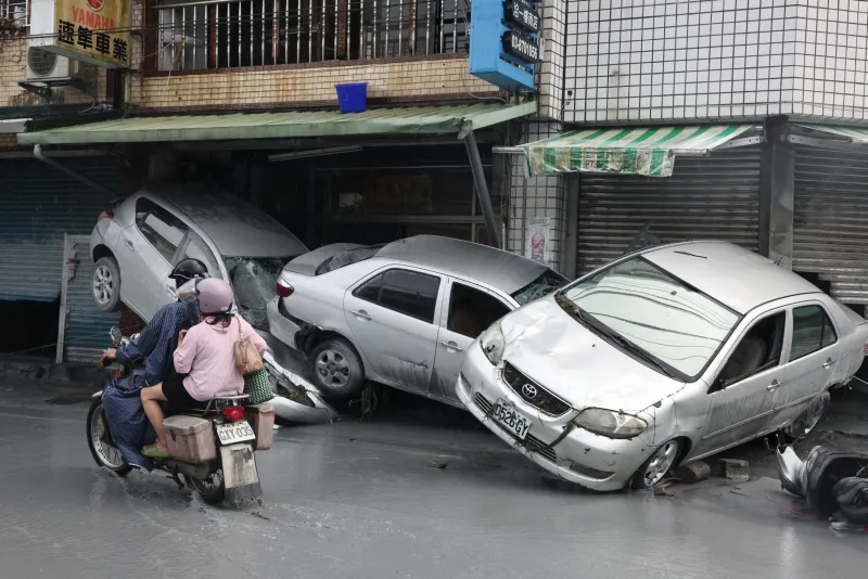 17 killed in Taiwan after barrier lake bursts