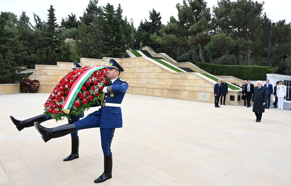 Italian President commemorates martyrs in Baku