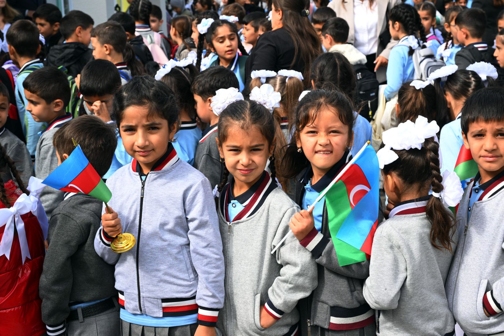 Heydar Aliyev Foundation opens modern school in Khazar district [PHOTOS]