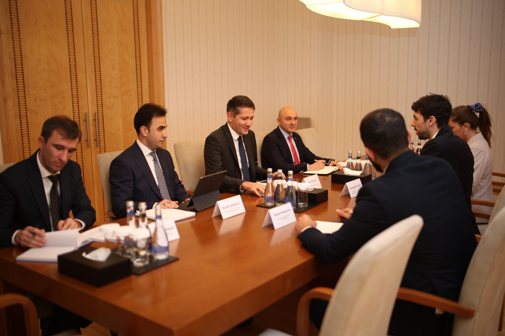 Deputy Finance Minister meets UK delegation to explore investment opportunities [PHOTOS]