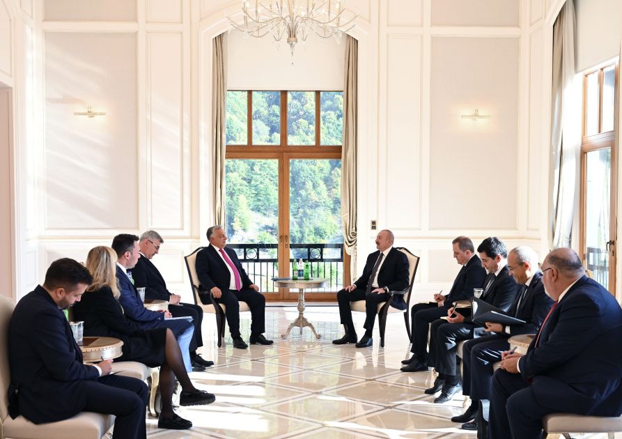 President Ilham Aliyev meets Hungarian PM in Gabala [PHOTOS]