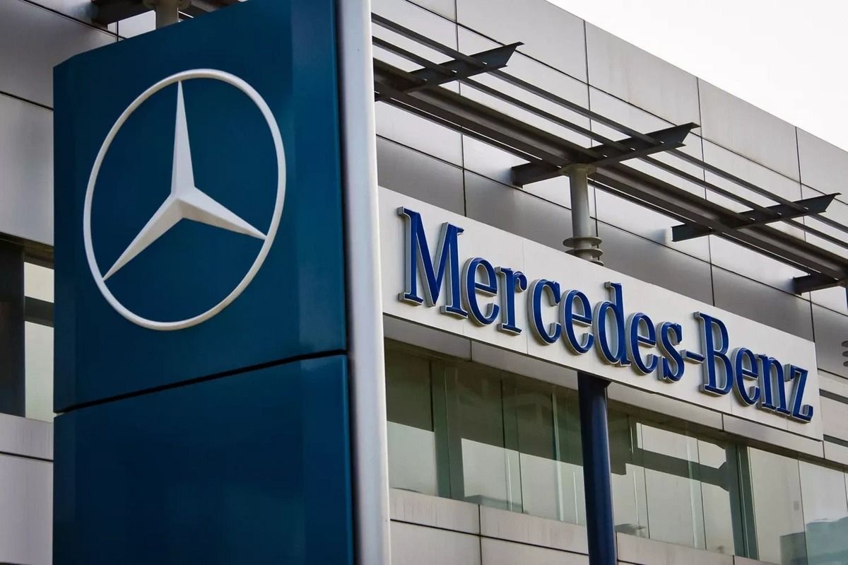 Mercedes-Benz struggles with significant sales decline
