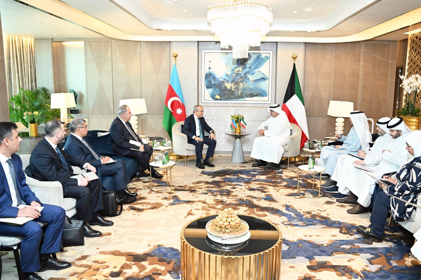 Azerbaijan, Kuwait discuss expanding economic, investment cooperation