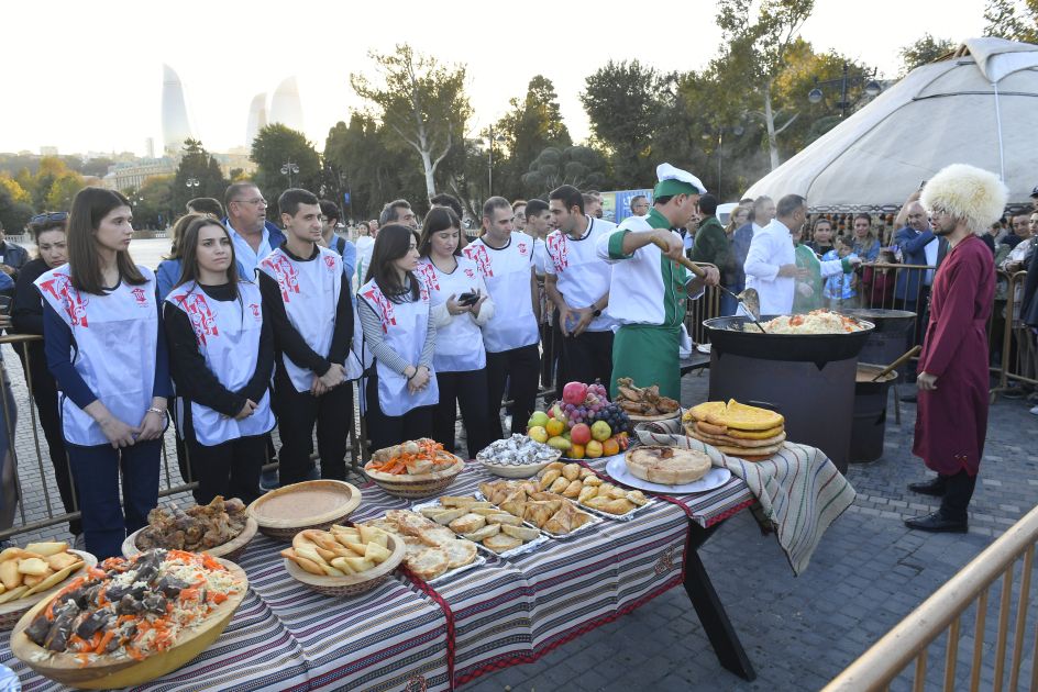 Food lovers flock to Seaside Boulevard for culinary celebration [PHOTOS]