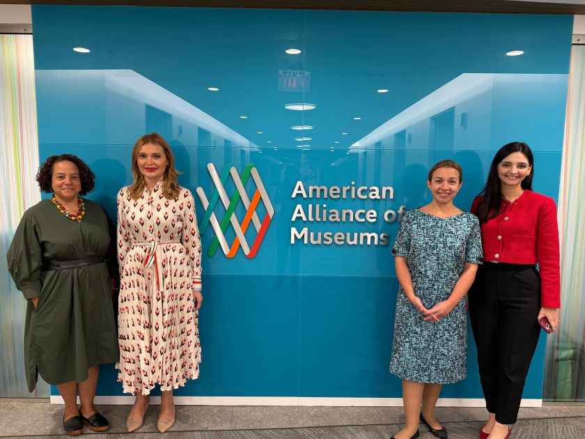 Carpet Museum director holds series of meetings in United States [PHOTOS]