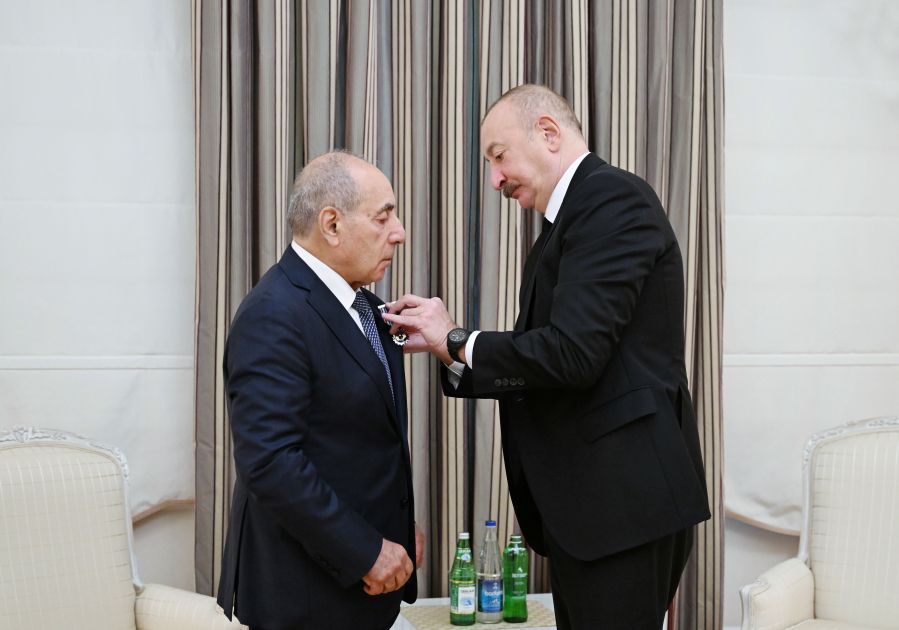 President Ilham Aliyev presents Yagub Eyyubov with "Istiglal" Order [PHOTOS]