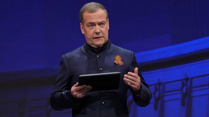 Medvedev: 'Peacemaker' Trump on path to war