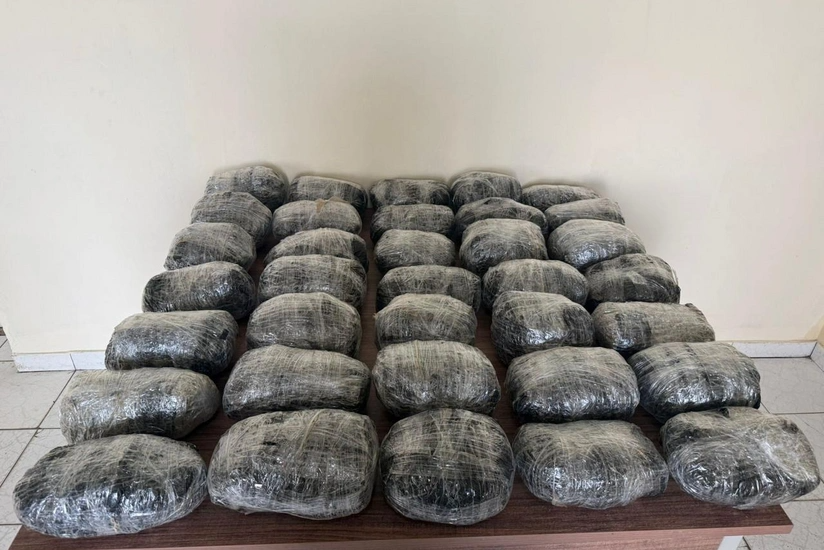 Border troops seize large quantity of narcotics at Iran border
