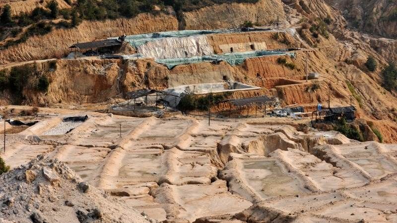 US rare earth stocks slide as China delays critical mineral export controls