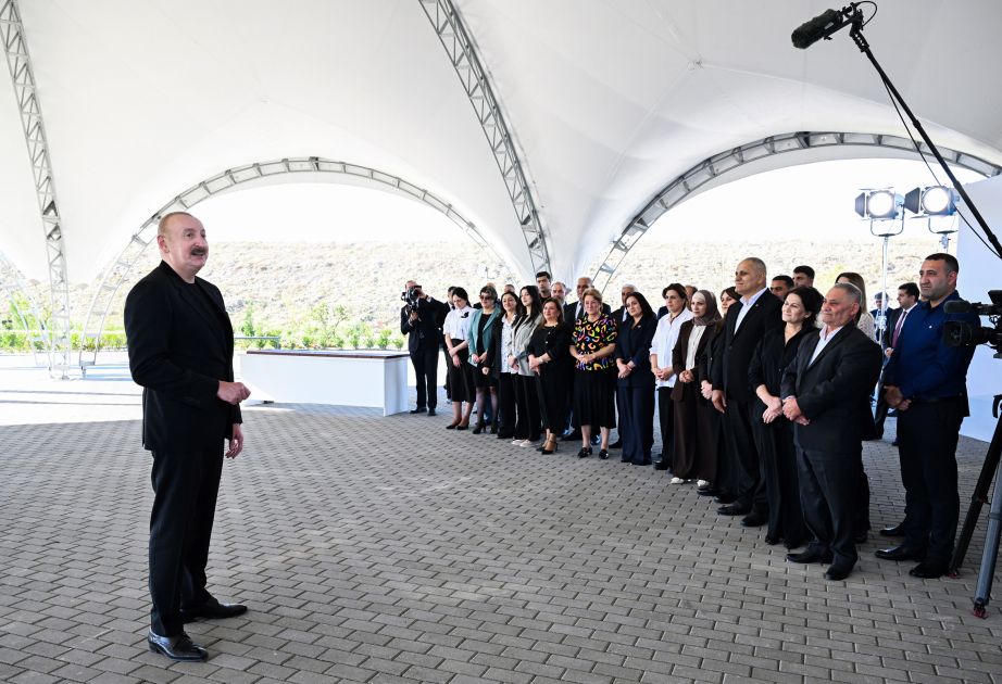 President Ilham Aliyev presented keys to apartments to residents of Mammadbayli and Aghali villages in Zangilan [PHOTOS]