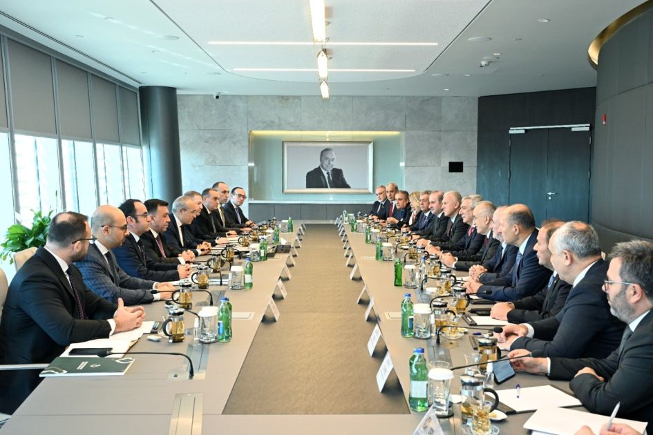 Economy Minister meets delegation from Istanbul Chamber of Industry to boost bilateral cooperation [PHOTOS]