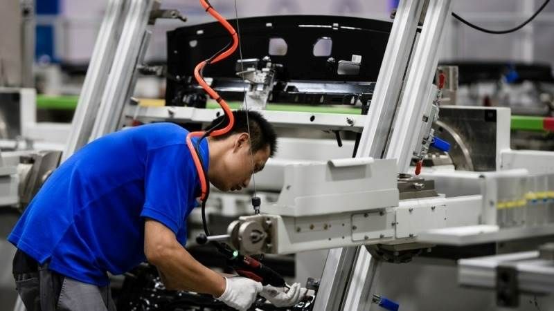 China's manufacturing PMI declines in October