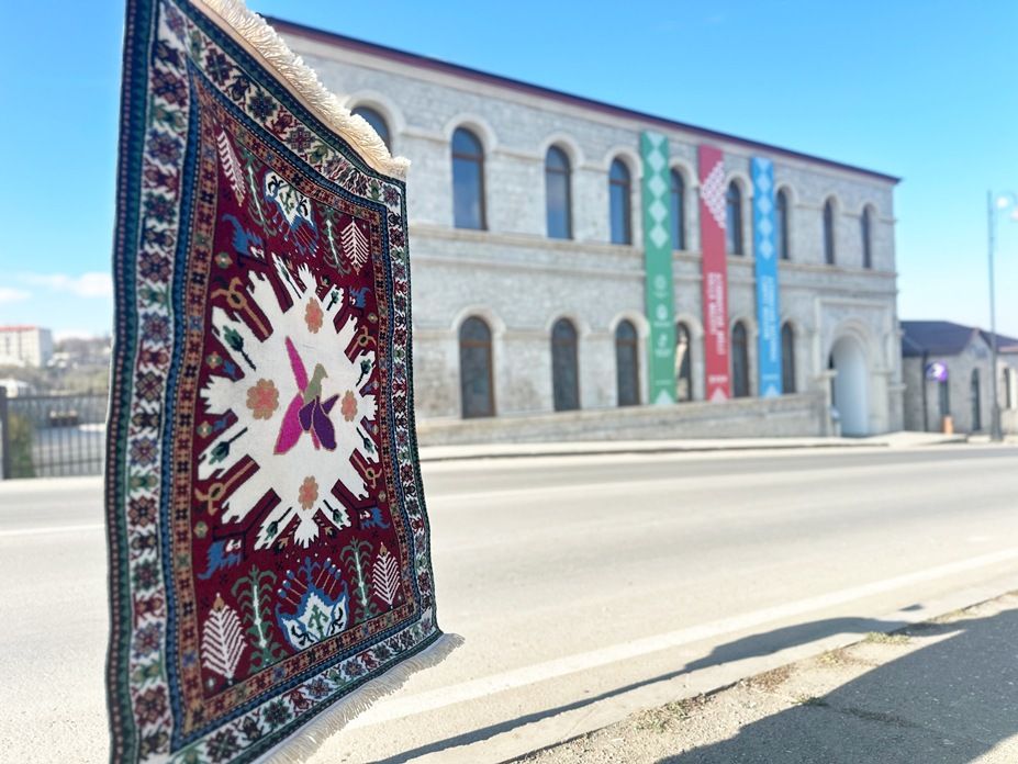 Garabagh's 'Çələbi' carpet handed to Carpet Museum  in Shusha [PHOTOS]