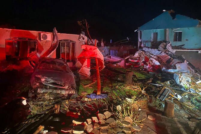 Tornado kills five, injures more than 400 in Brazil