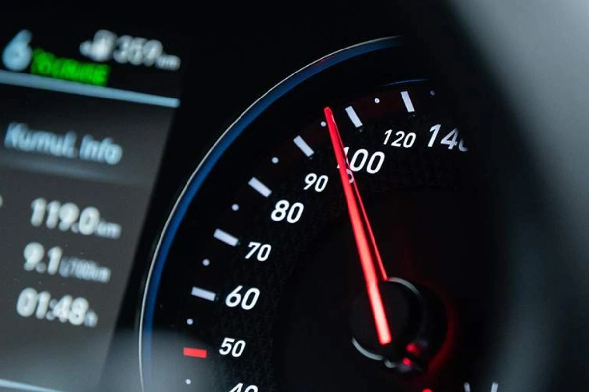 China plans to limit car acceleration to 100 km/h