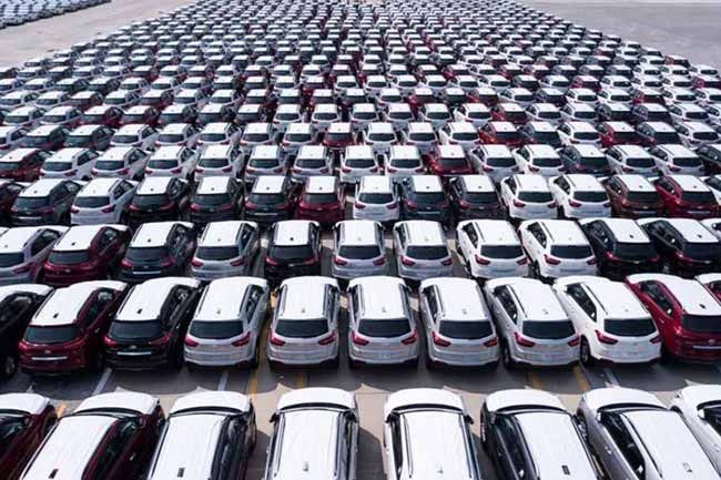 Azerbaijan spends $2.4 bln on vehicle imports in past ten month of year