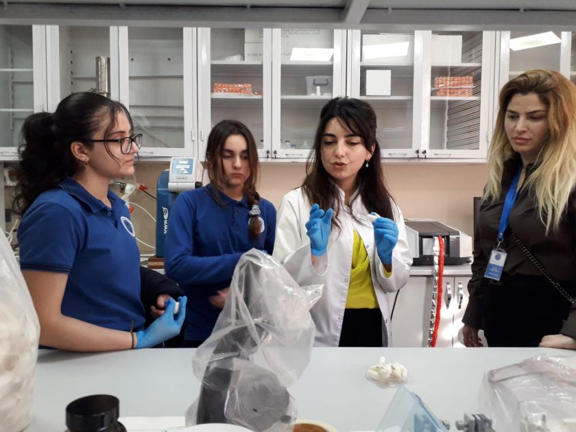 Biophysics Institute opens its labs to eighth-graders for hands-on science visit [PHOTOS]