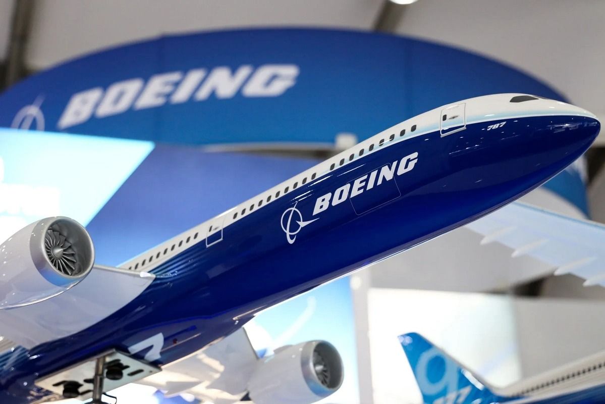 Pentagon signs major contracts with Boeing