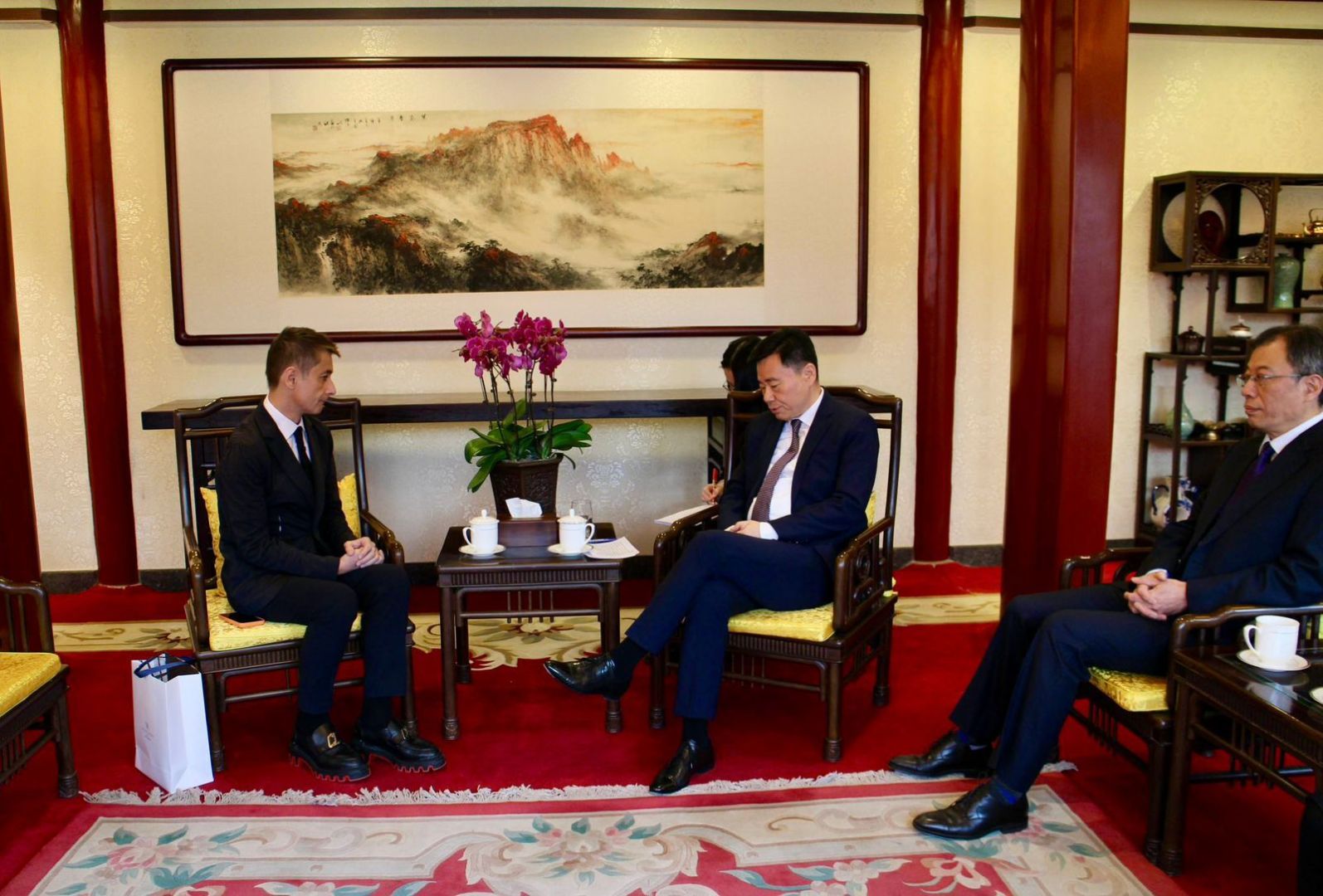 Nizami Ganjavi International Center holds high-level meetings in Beijing