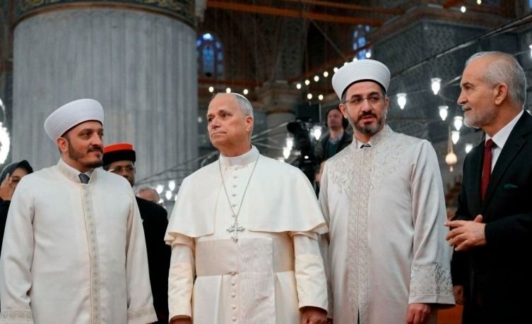 Pope Leo XIV visits Sultan Ahmed Mosque in Istanbul during historic Turkiye trip
