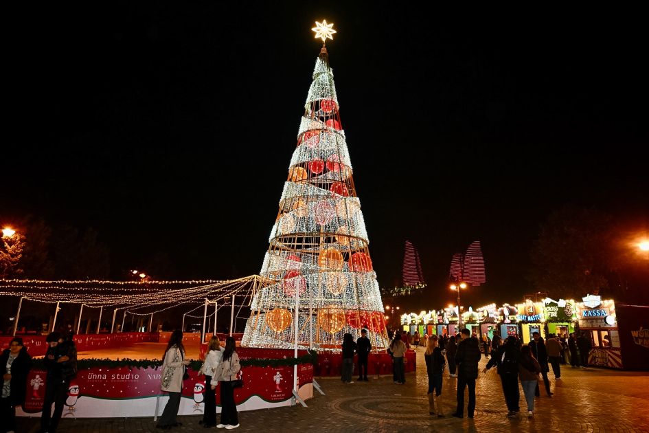 Baku welcomes holiday season with magical New Year fair [PHOTOS]