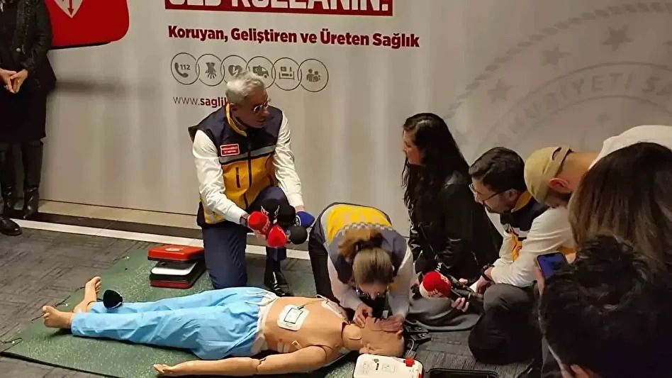 Ankara to deploy voice-guided AEDs across public spaces under 2026 regulation