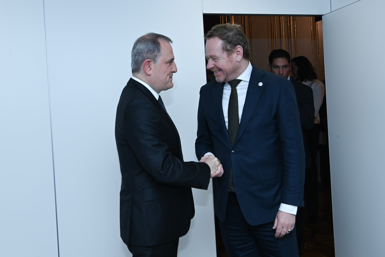 Azerbaijani and Dutch FMs discuss bilateral cooperation in Vienna