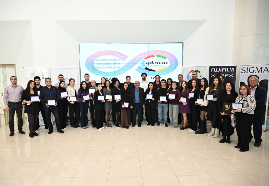 Gilavar Photo Club holds courses for promising photographers [PHOTOS]