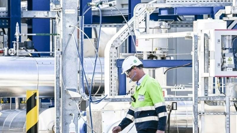 German industrial output rises in October