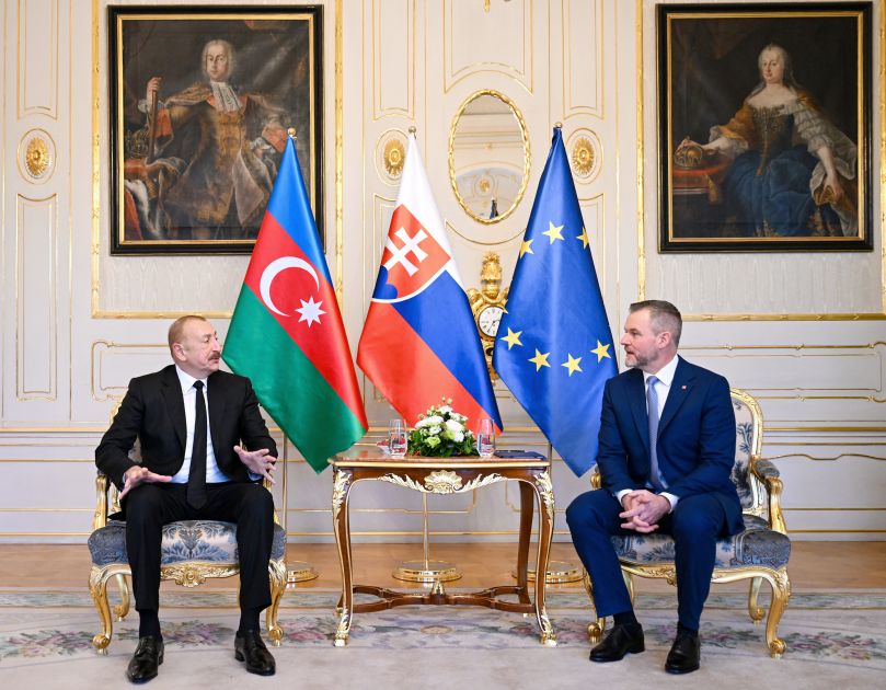 President Ilham Aliyev holds one-on-one meeting with Slovakian president [PHOTOS]