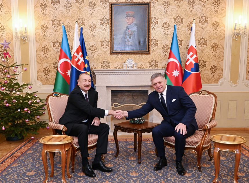 President Ilham Aliyev holds one-on-one meeting with Prime Minister of Slovakia