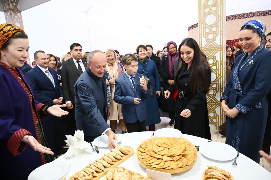 Heydar Aliyev Foundation's VP Leyla Aliyeva visits exhibition of Turkmen national cuisine [PHOTOS]