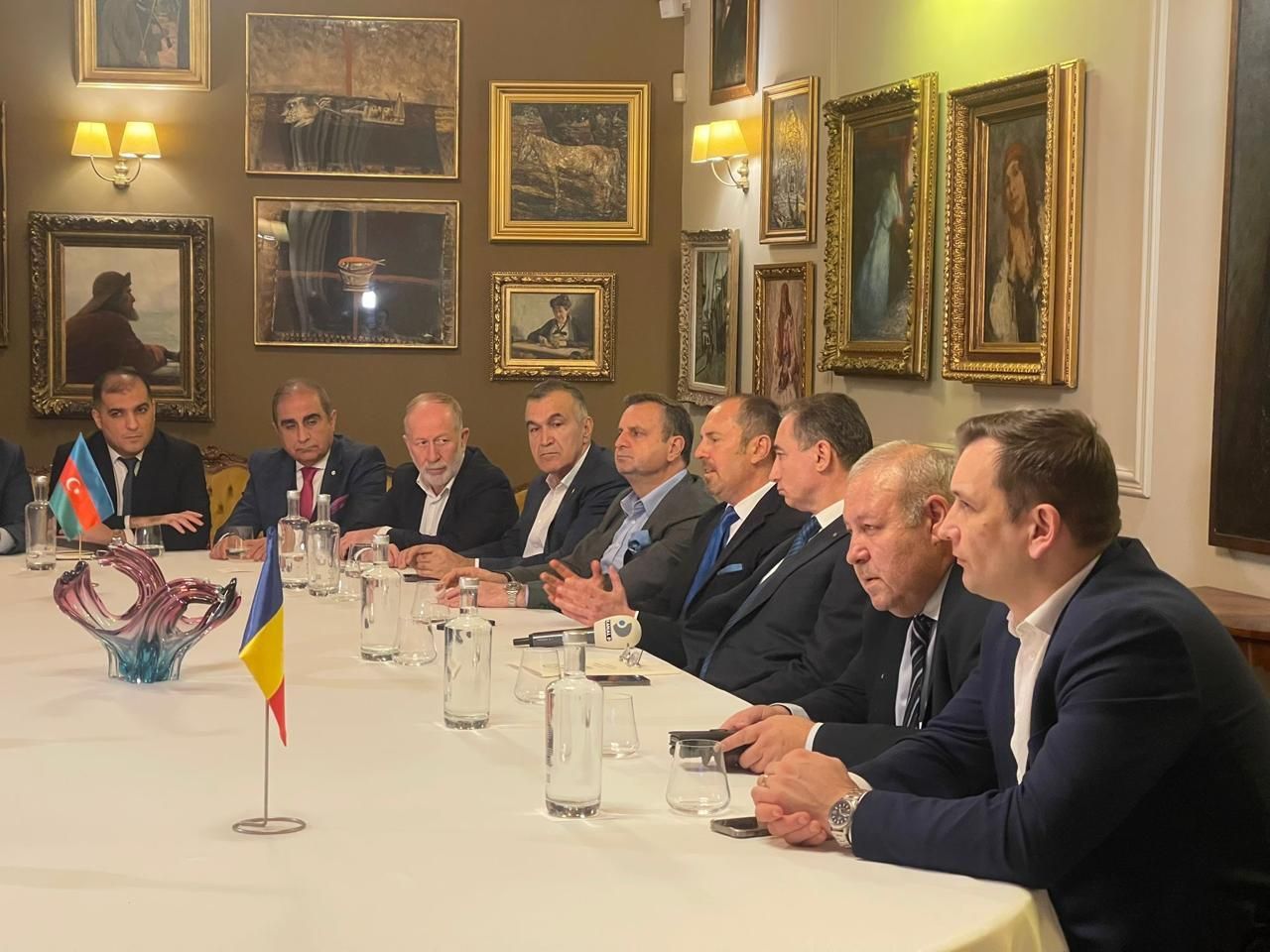 Bucharest holds roundtable in memory of National Leader Heydar Aliyev [PHOTOS]