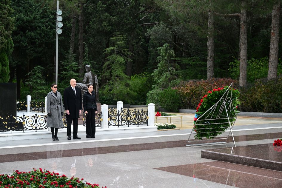 President Ilham Aliyev, First Lady Mehriban Aliyeva visit grave of National Leader Heydar Aliyev [PHOTOS/VIDEO]