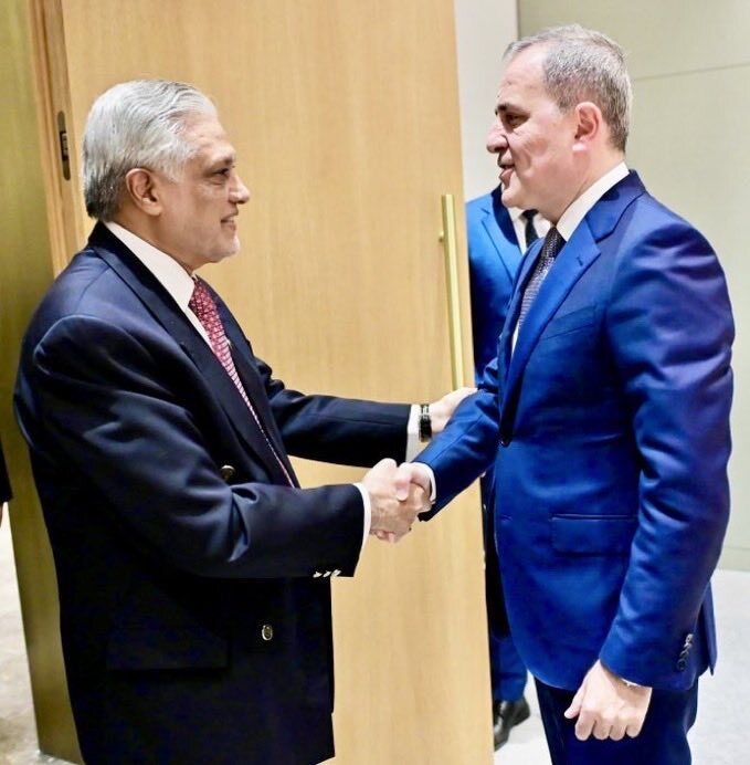 Azerbaijan and Pakistan foreign ministers hold talks in UAE