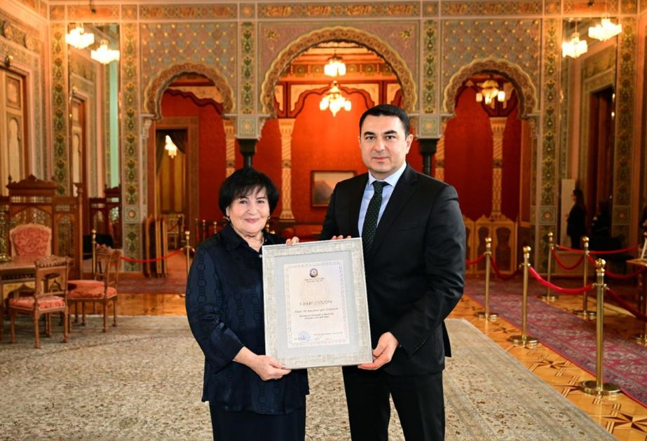 Culture Minister congratulates National History Museum director on her birthday anniversary
