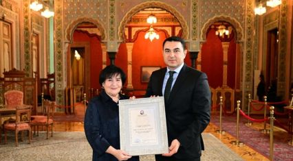 Culture Minister congratulates National History Museum director on her birthday anniversary