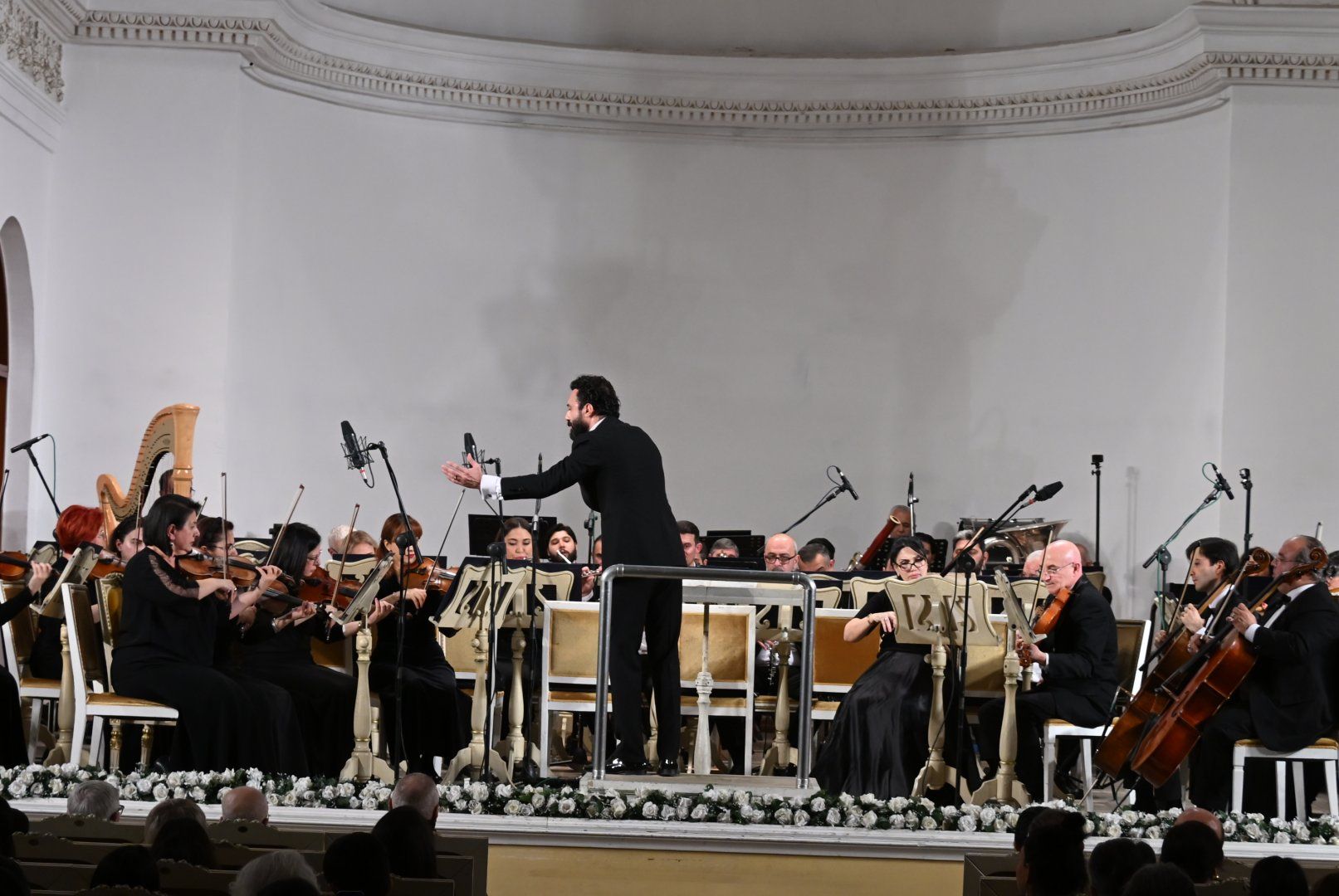 Philharmonic Hall holds concert timed to World Azerbaijanis Solidarity Day and New Year [PHOTOS]