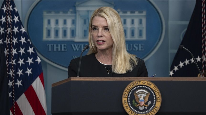 Maduro ponudil pogovore ZDA, Trump napovedal vodenje Venezuele med prehodom, Maduro naj bi bil najprej odpeljan v Guantanamo.