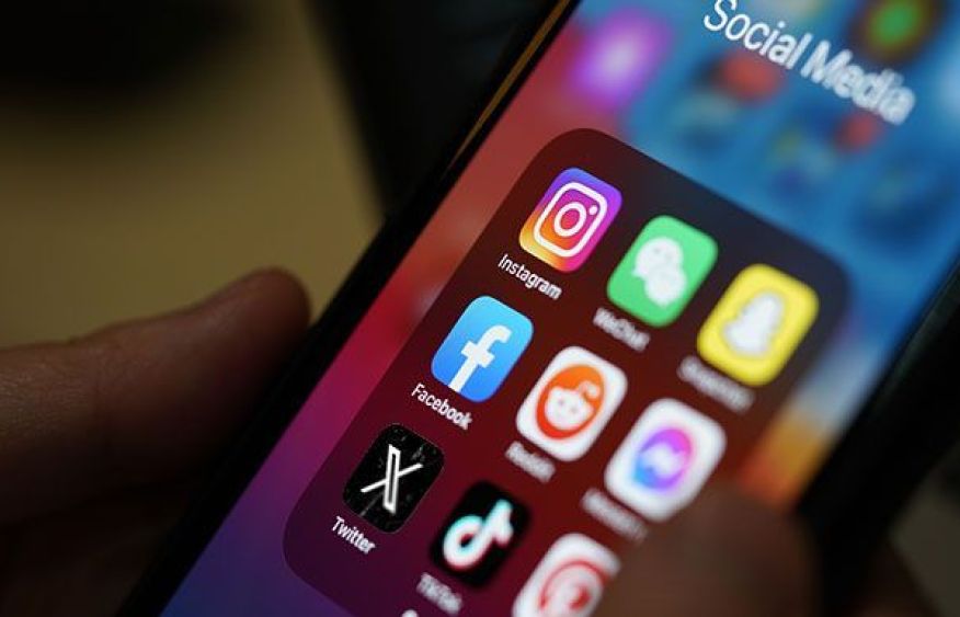 Greece bans social media for under 15