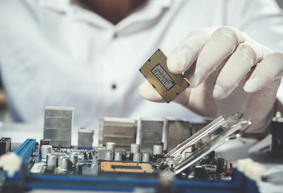 China mass-produces silicon-free chips