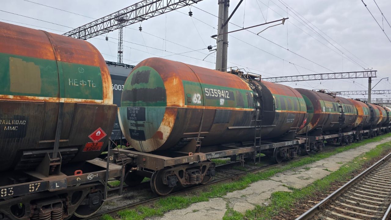 Azerbaijan ships AI-95 gasoline and diesel to Armenia by rail