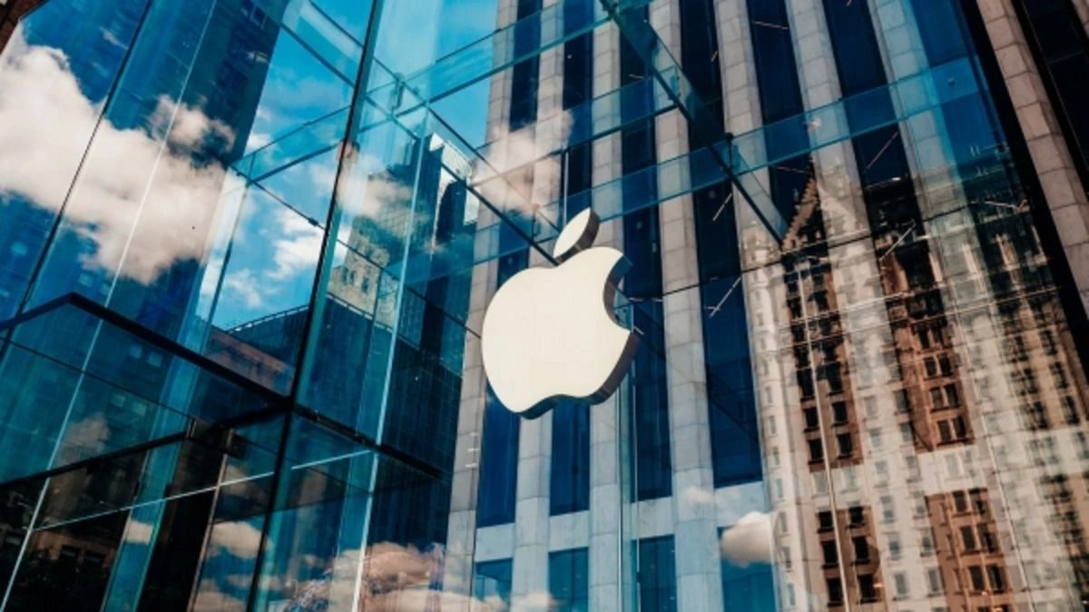 Apple returns to top of smartphone market