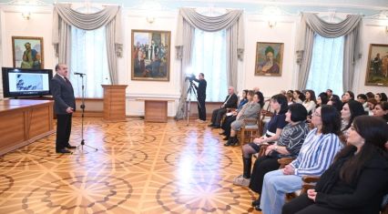 Azerbaijani Literature Museum honors victims of Black January [PHOTOS]