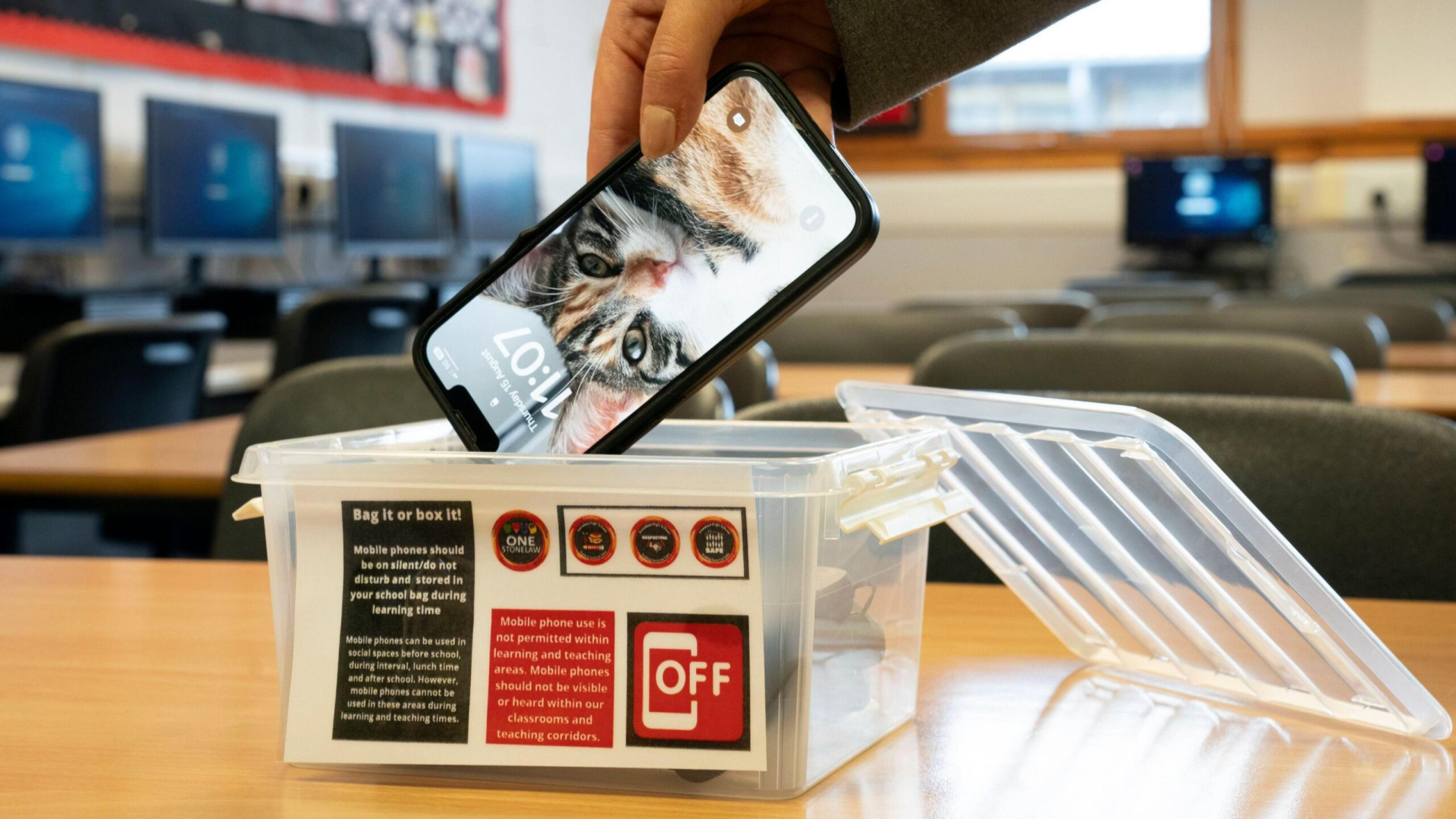 Phones may be banned for teachers in Georgian schools