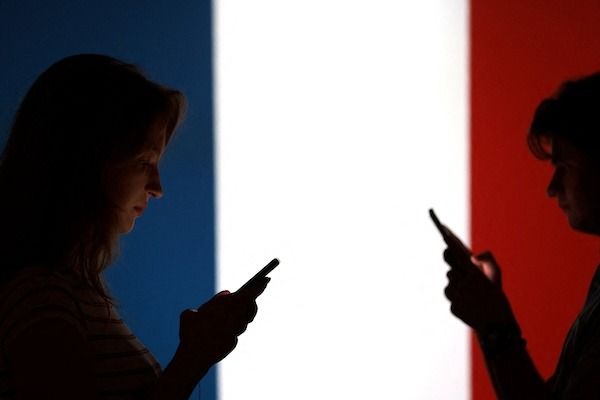 France approves social media ban for under 15s